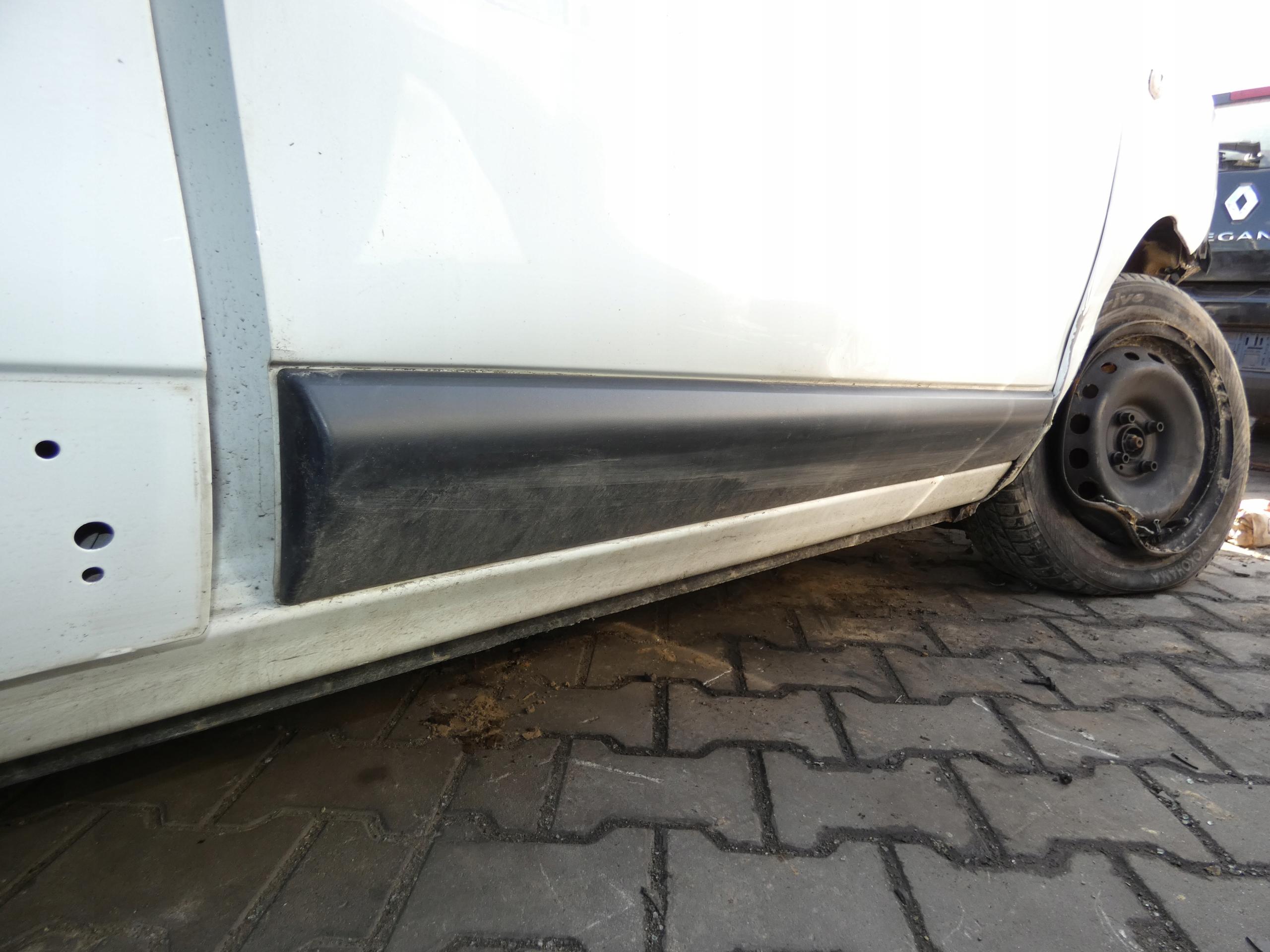 МОЛДИНГ BLEND ДВЕРІ ПРАВА ПЕРЕДНЯ DACIA DOKKER