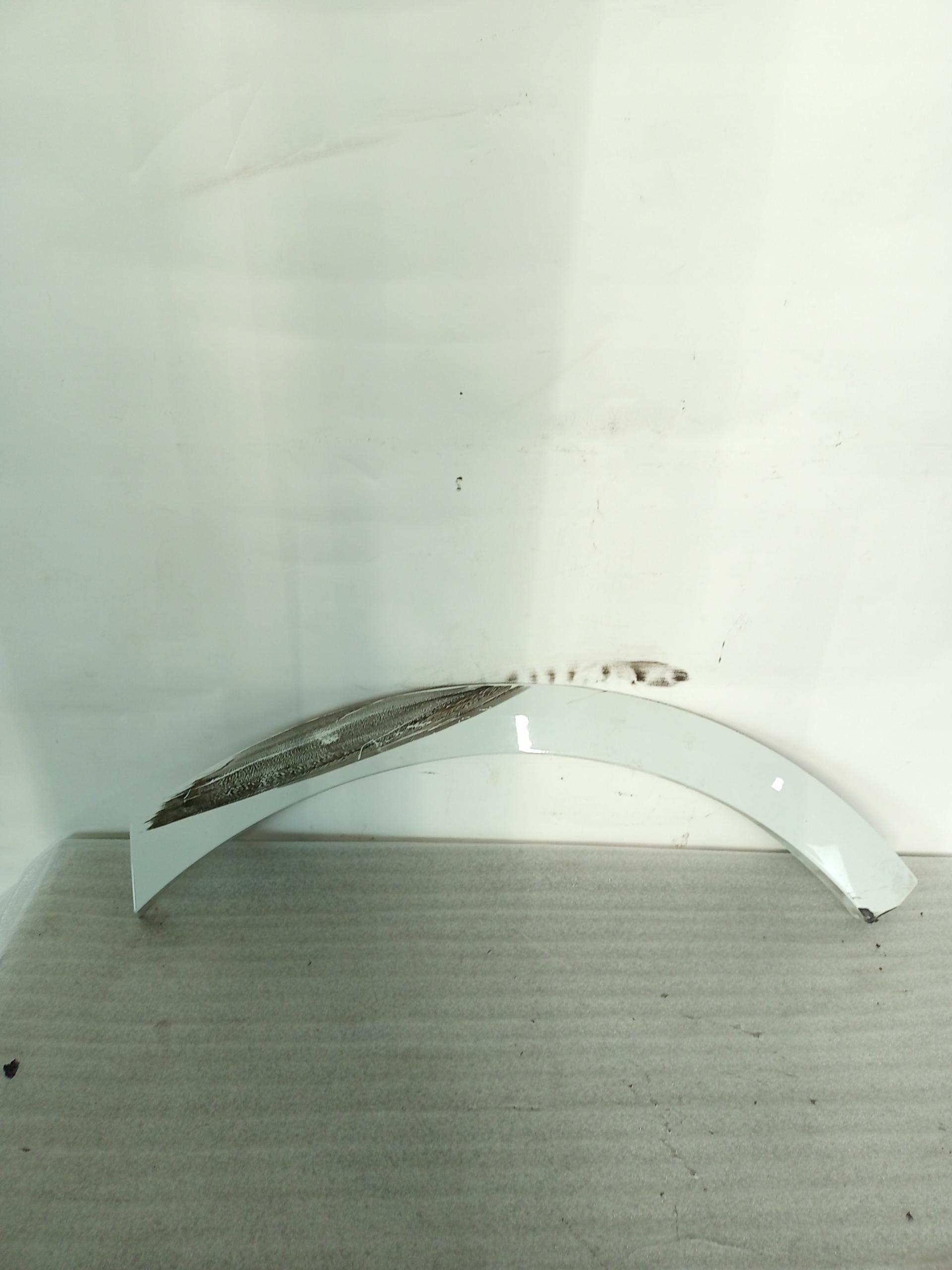 MUDGUARD левый задний AUDI Q8 4m8853025l