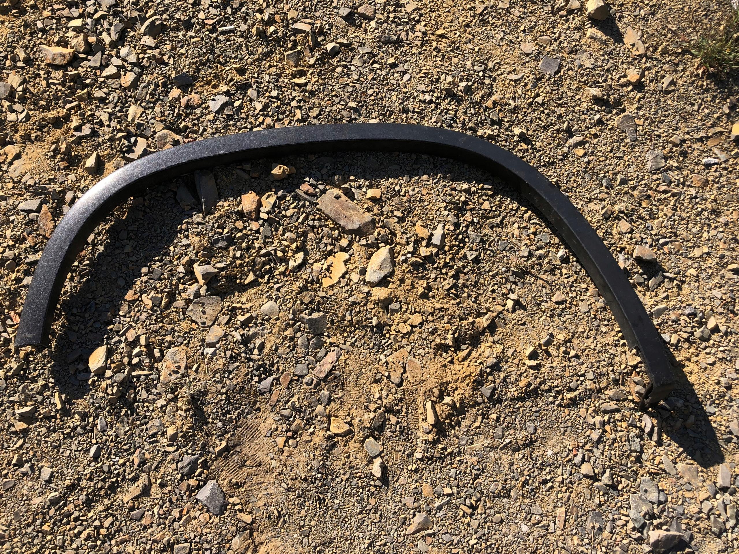 БРИЗГОВИКИ ЗАДНІЙ ПРАВИЙ TIGUAN 5N0854820C