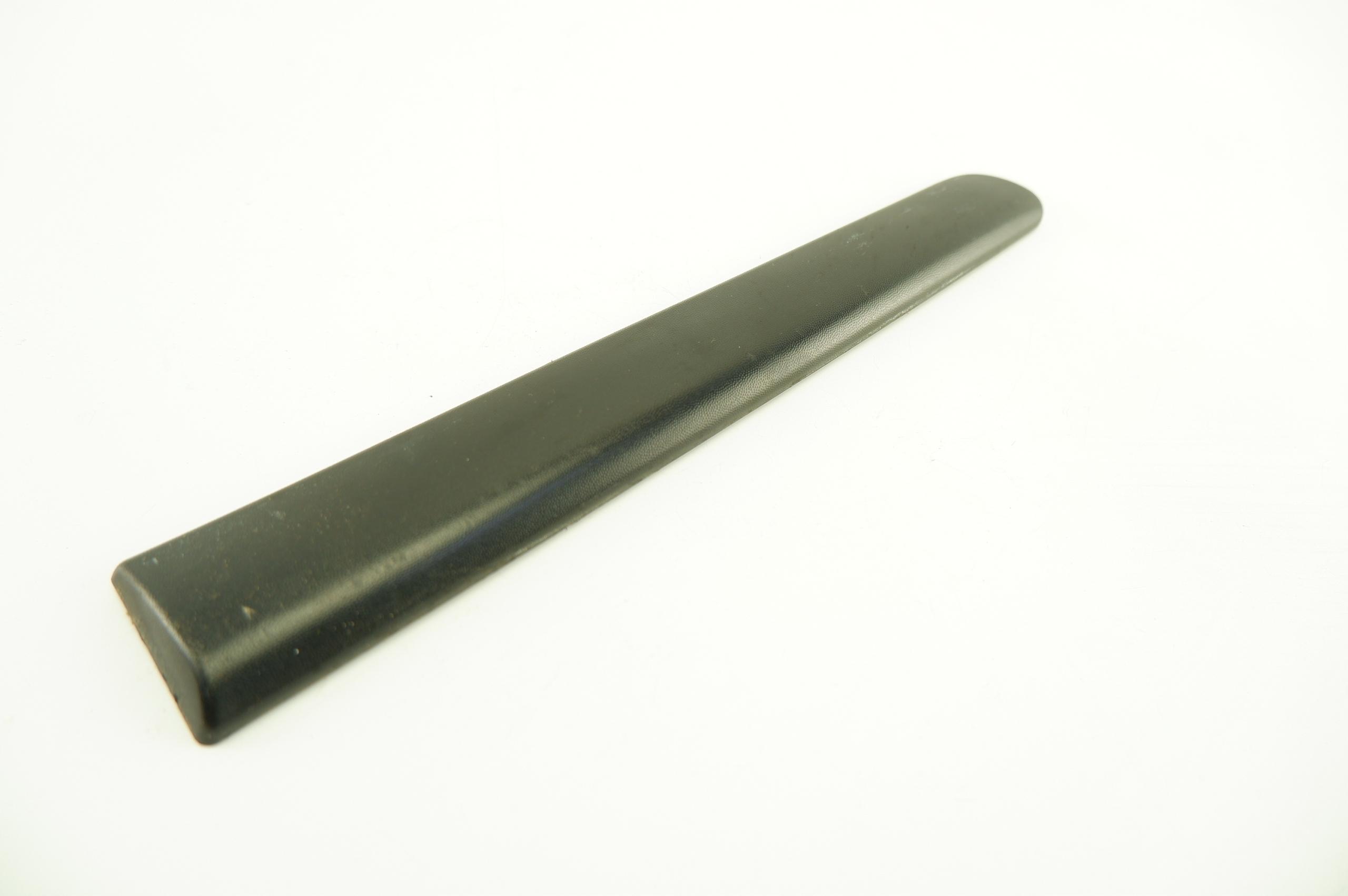 БРЫЗГОВИК ЗАДНИЙ ПРАВЫЙ TWINGO II 8200365845