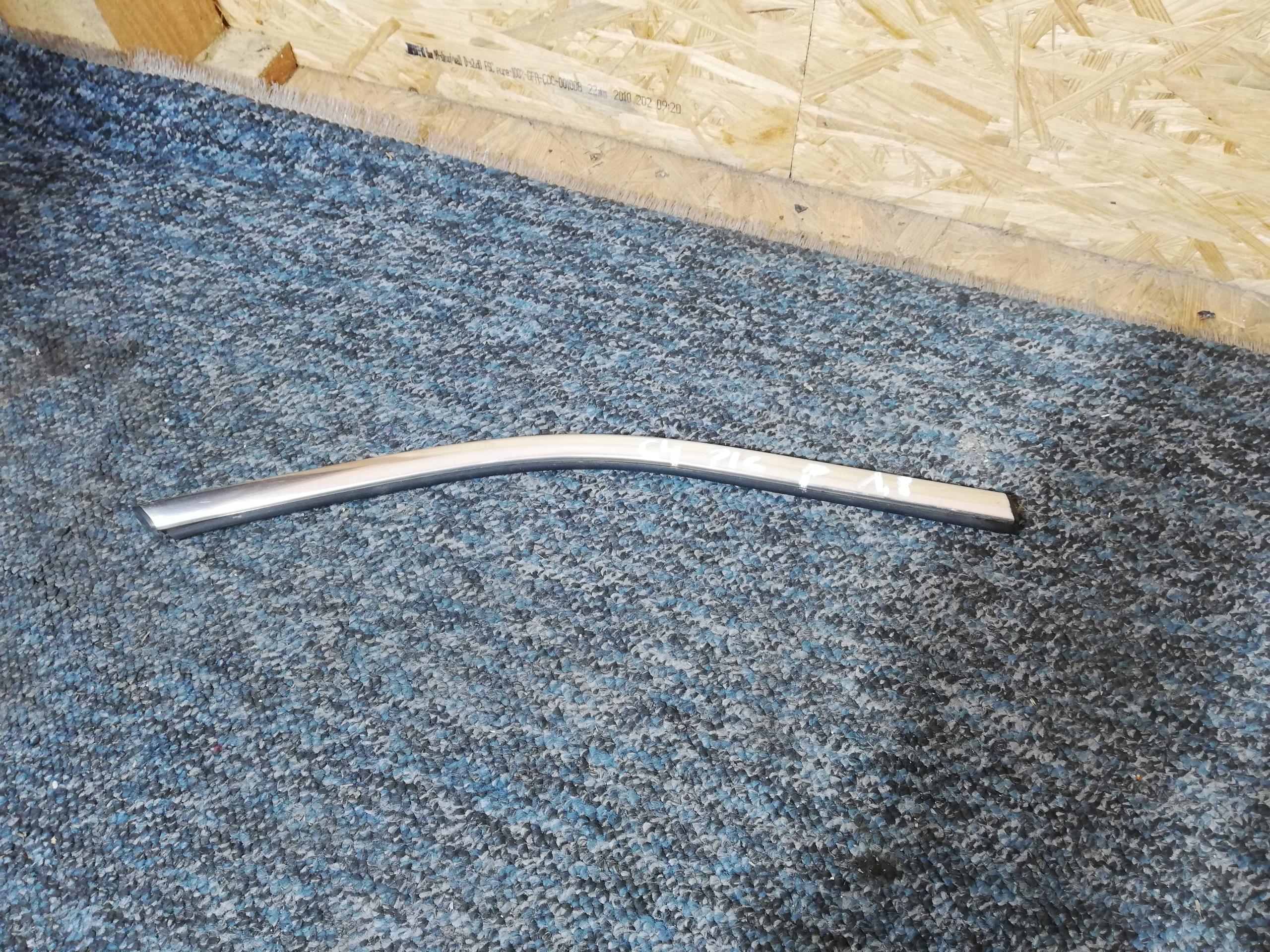 8121 20 - Хромированная накладка переднее крыло CITROEN C4 PICASSO