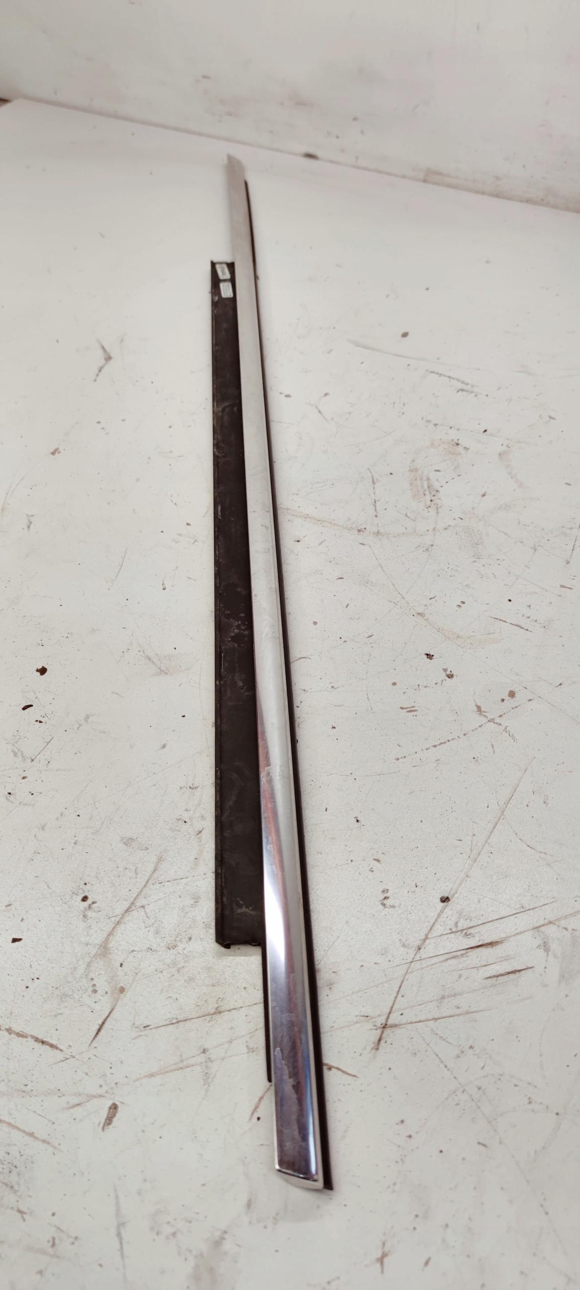 Хромована накладка дверей AUDI Q5 лівий передній 8R0853283C