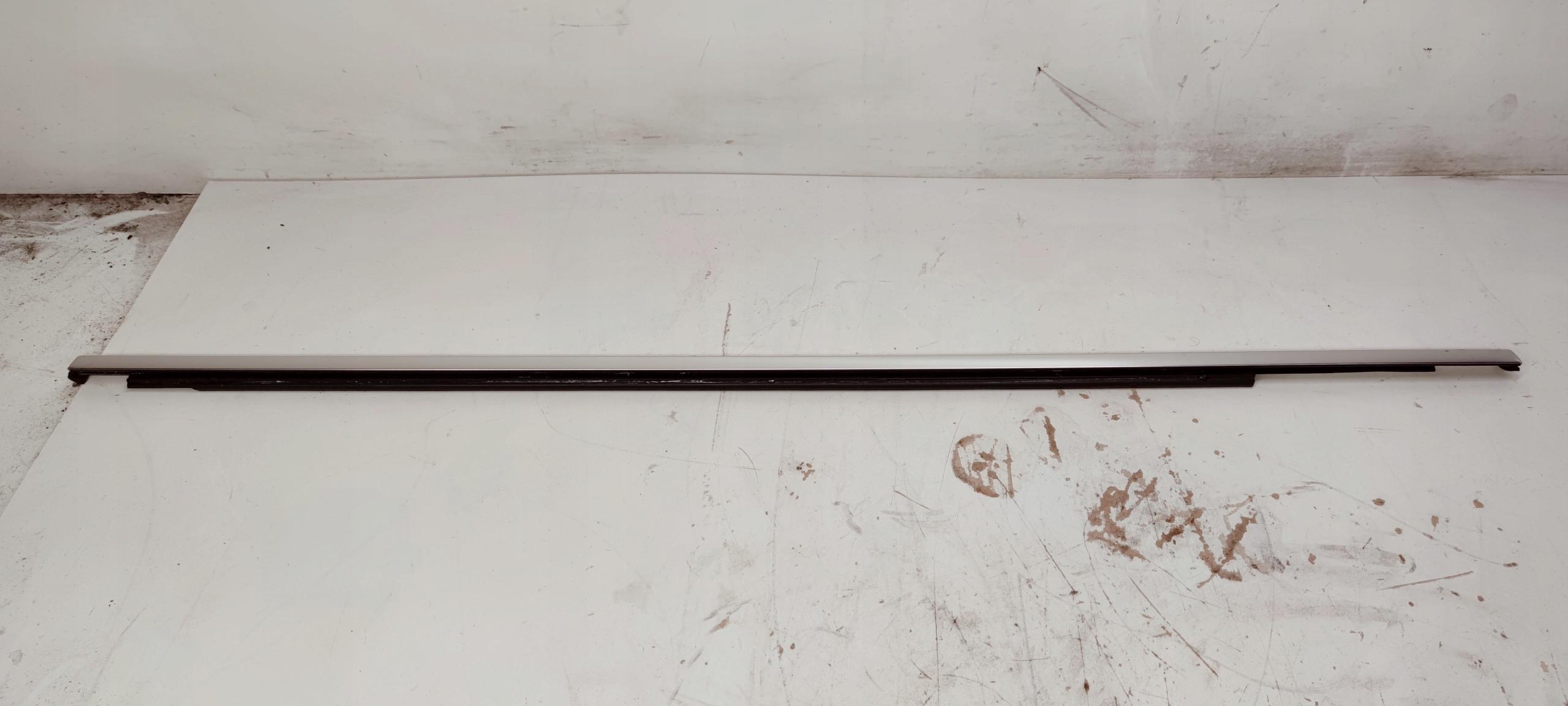 Хромированная планка двери стекла AUDI Q7 4M L T 4M0853763