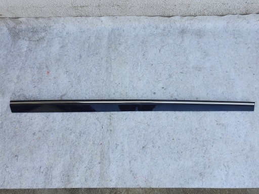 ХРОМИРОВАННАЯ НАКЛАДКА НА ПРАВУЮ ДВЕРЬ MERCEDES CLK W209