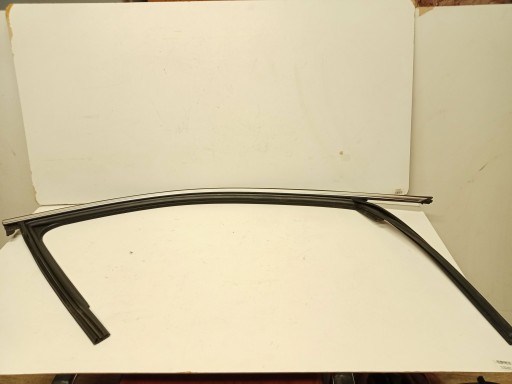 Хромована прокладка ущільнювач двері правий передній AUDI A4 B9 8W 8W0837432