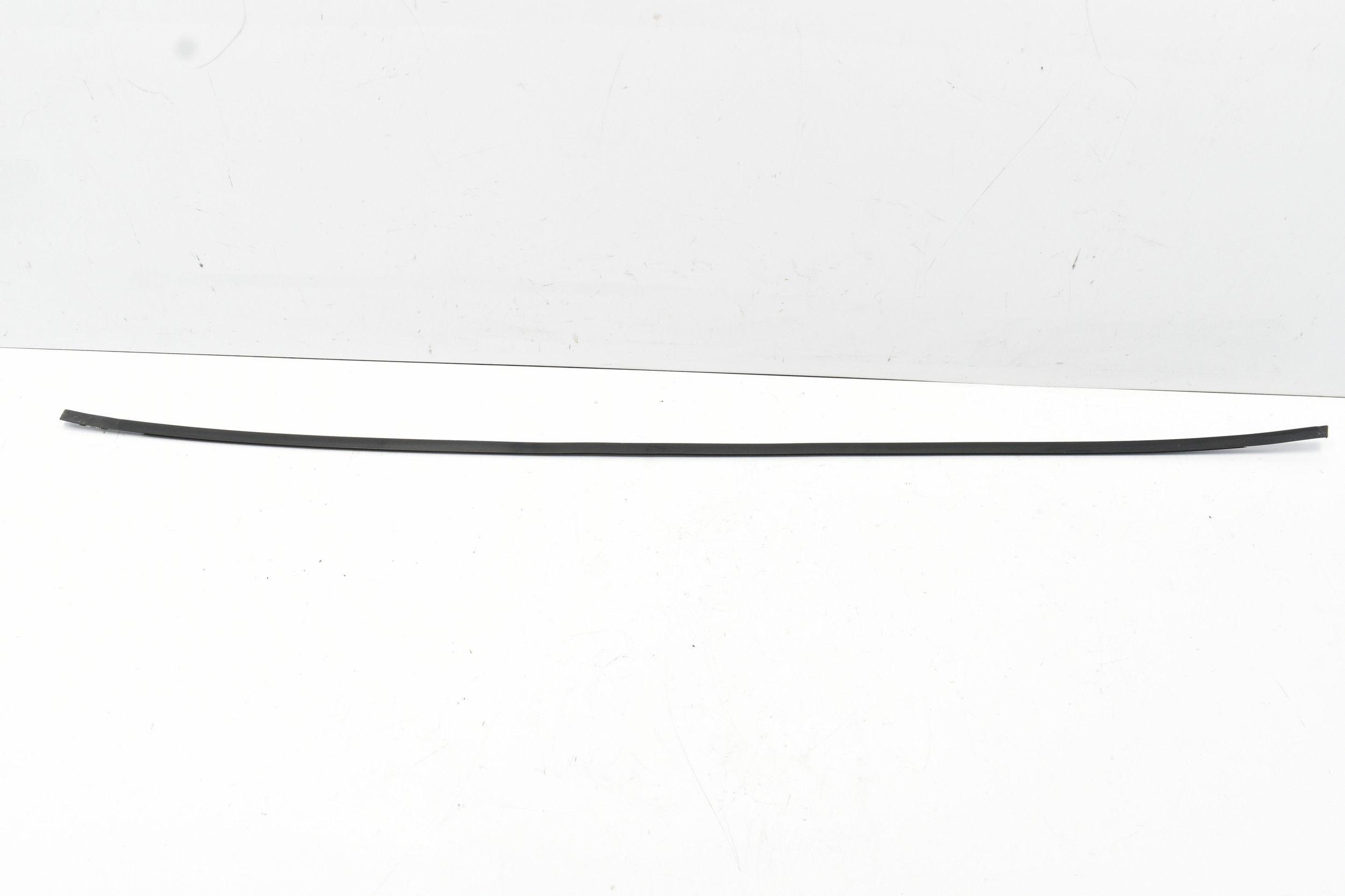 BRAK-DANYCH-65858815 - НАКЛАДКА НА КРЫШУ ЛЕВАЯ ТОРЦЕВАЯ КРЫШКА TOYOTA YARIS IV 20-