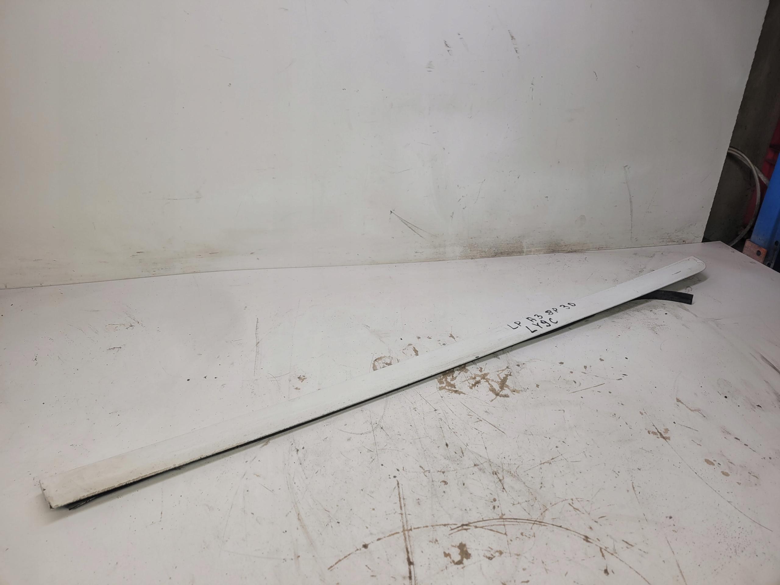 Нижняя планка двери левая передняя AUDI A3 8p3 LY9C 3D