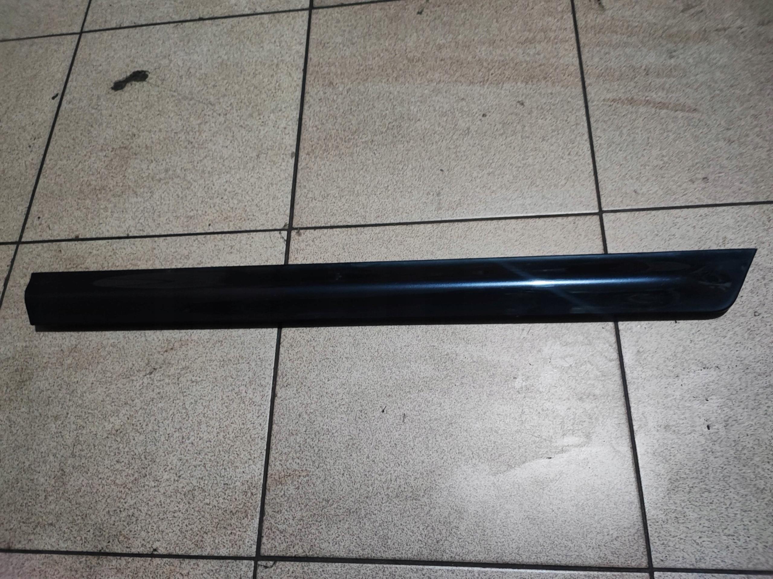 Нижняя планка двери левая задняя AUDI A6 C5 LZ5L