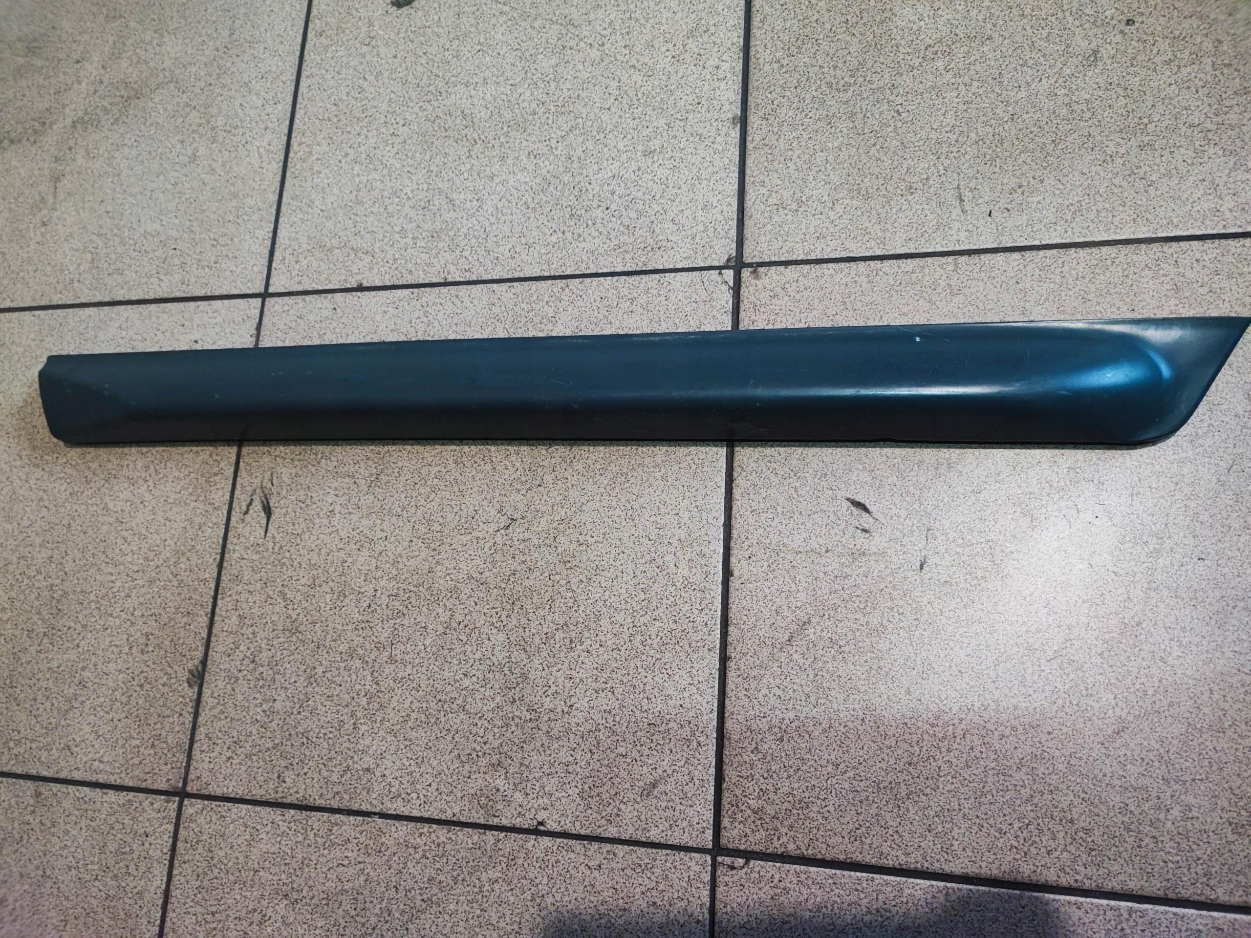 Нижня планка дверей ліва задня AUDI A6 S6 C5 4.2 V8