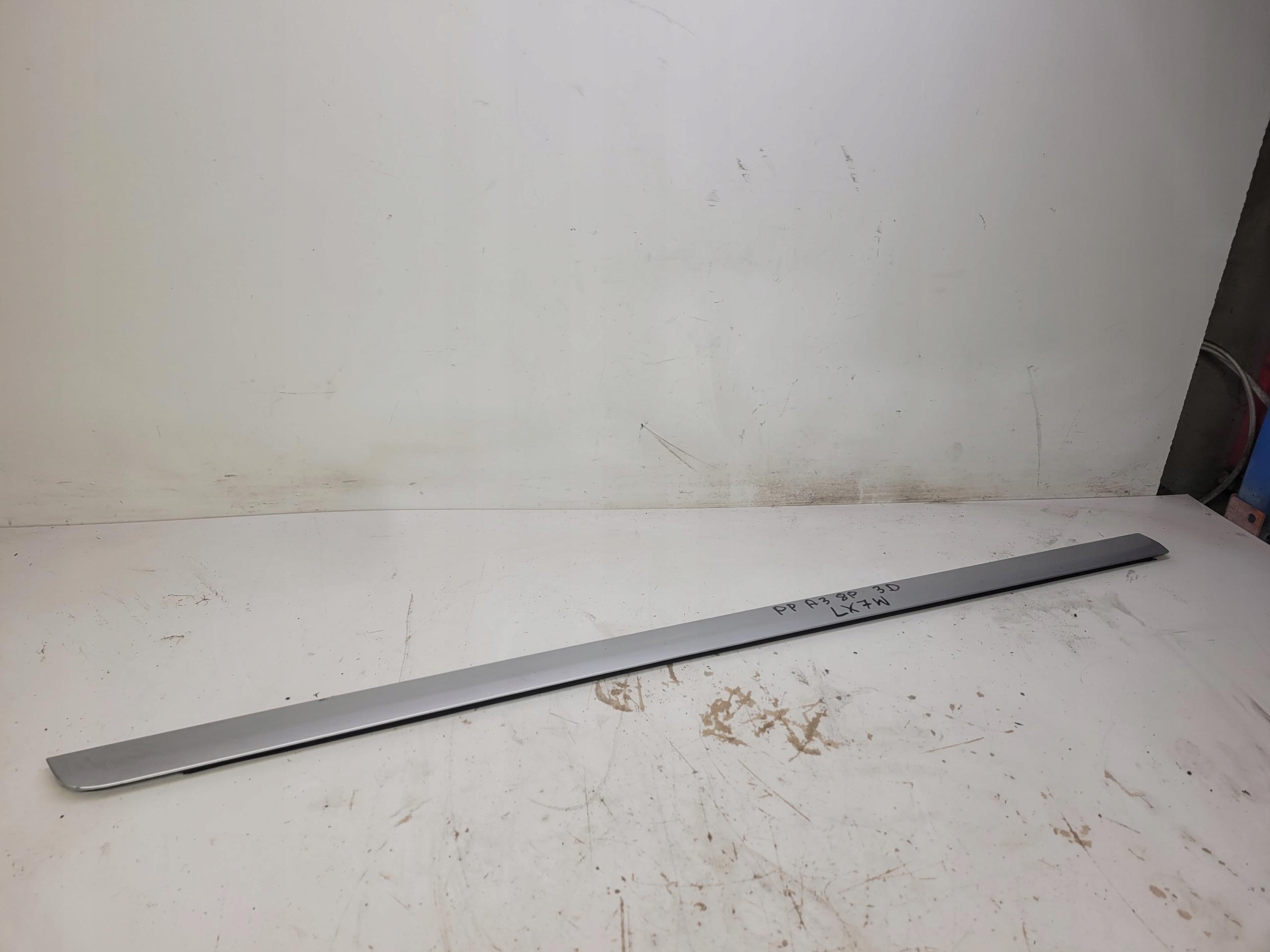 Нижня планка дверей права передня AUDI A3 8p3 LX7W 3D