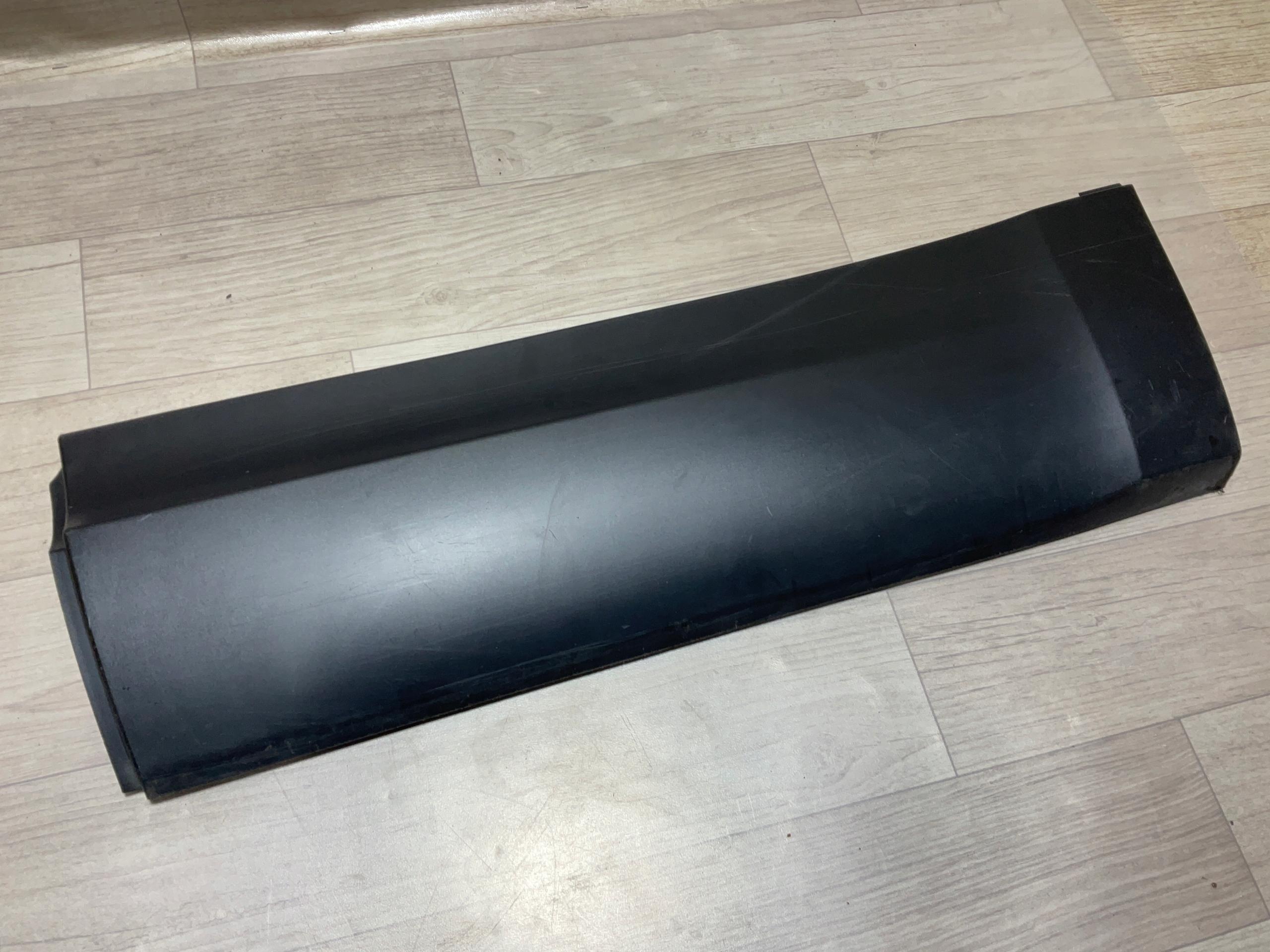 LR082945 - Молдинг двері лівий задній L462 HY32-274A49-AE