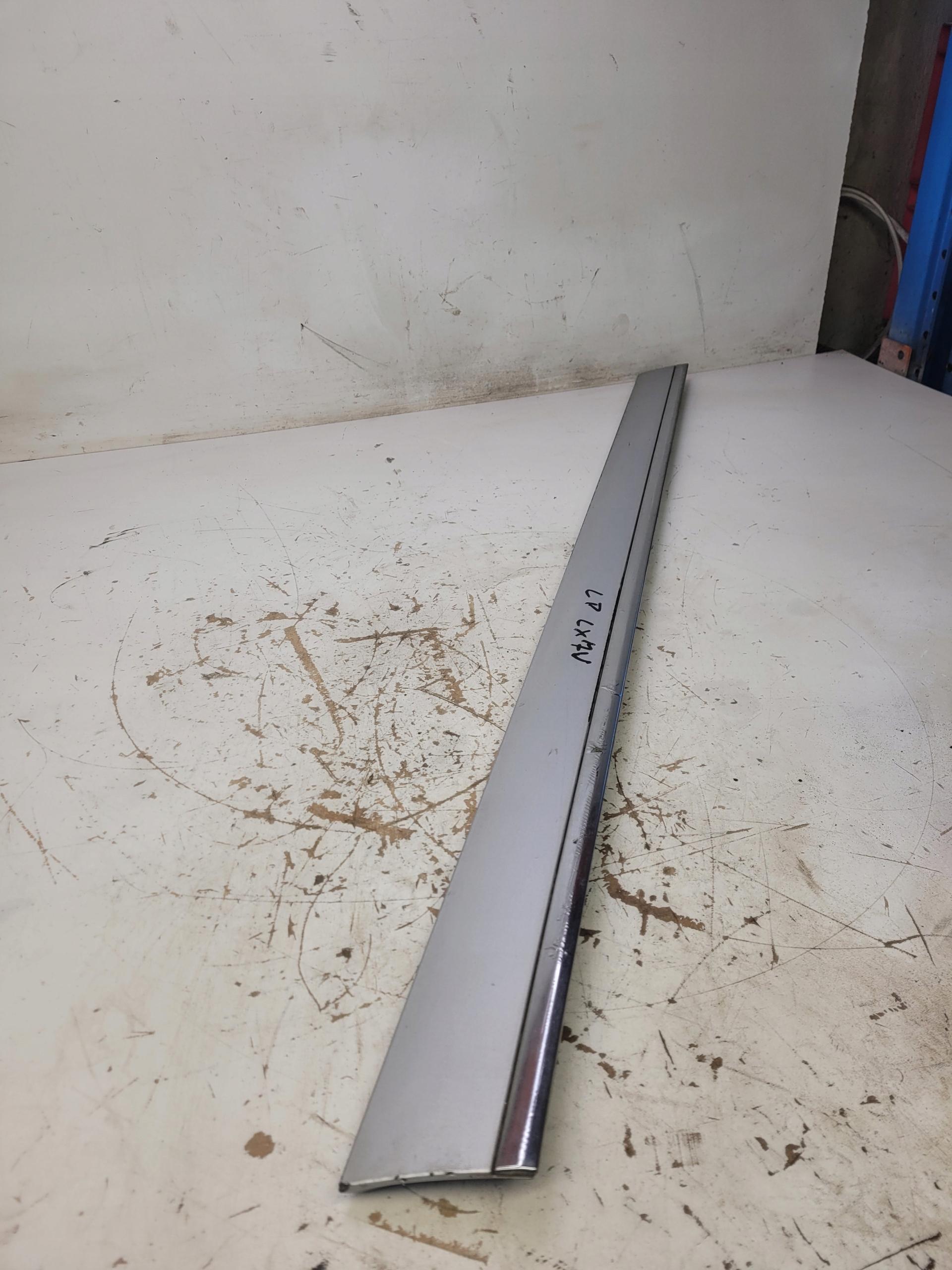 4F0 - Молдинг двери левый передний AUDI A6 C6 LIFT LX7W