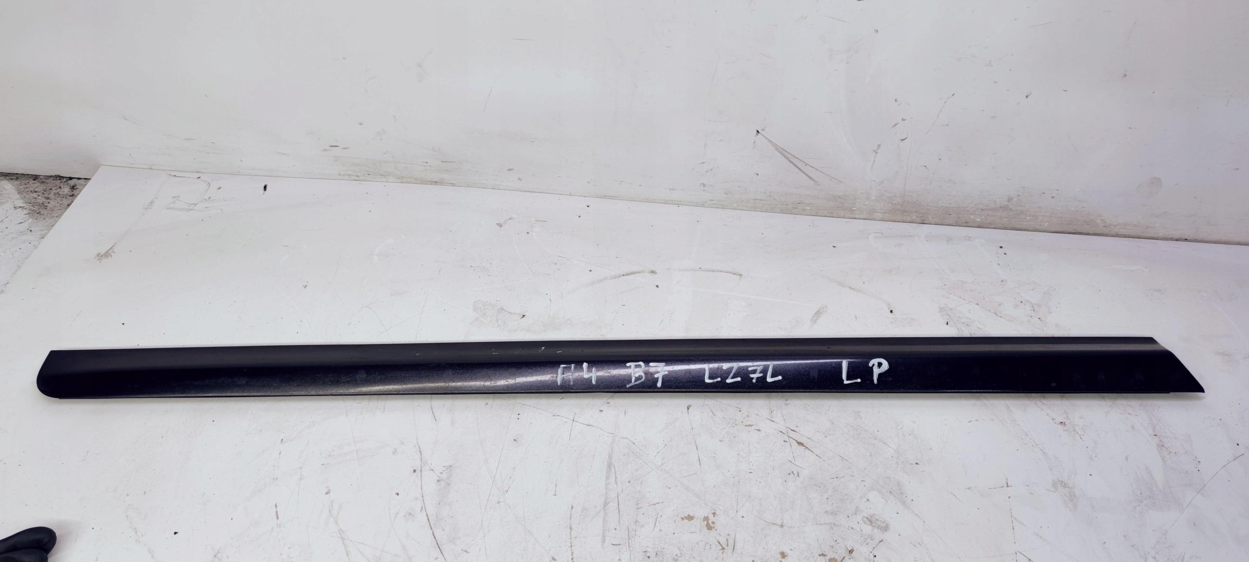 Молдинг двери левый передний S LINE AUDI A4 B7 LZ7L