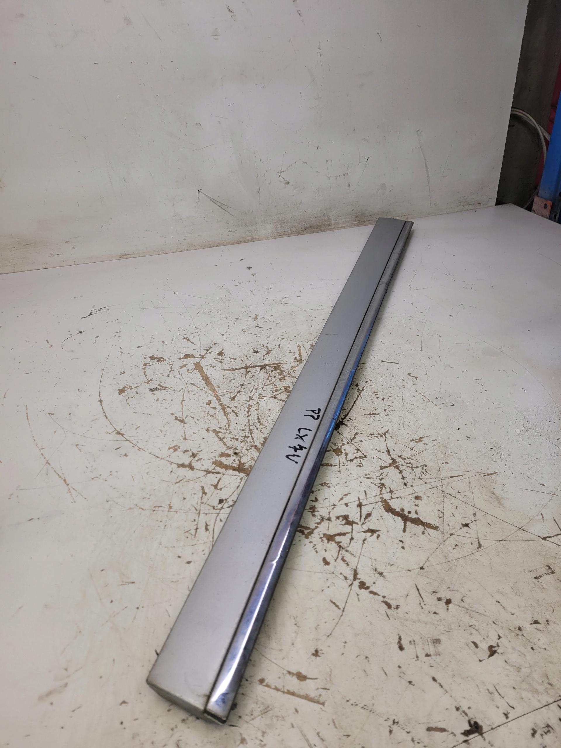 4F0853960J 4F0853960J - Молдинг правой передней двери AUDI A6 C6 LIFT LX7W