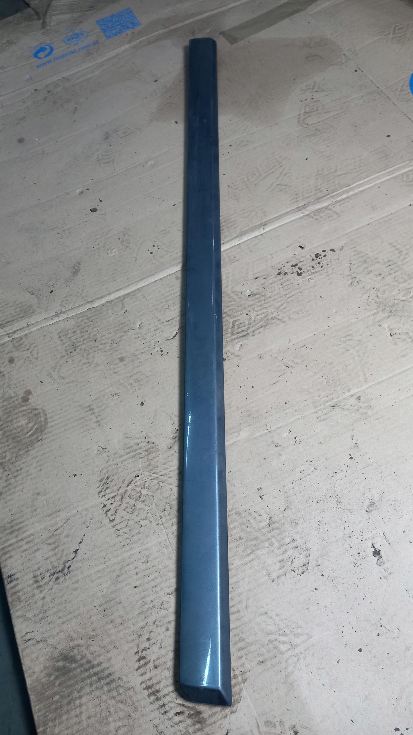 Молдинг правой передней двери VOLVO S40