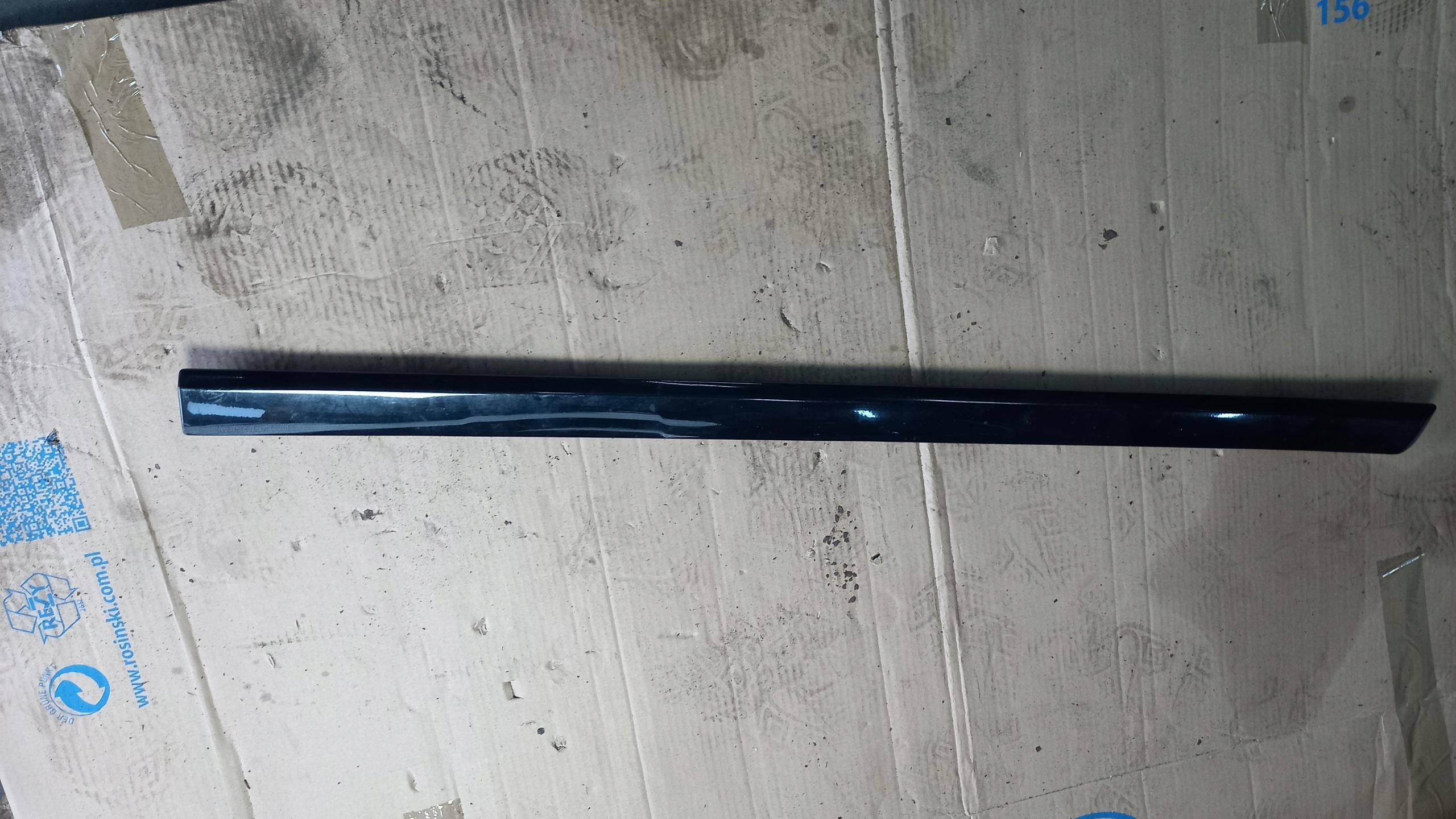 Молдинг правой передней двери VOLVO S40