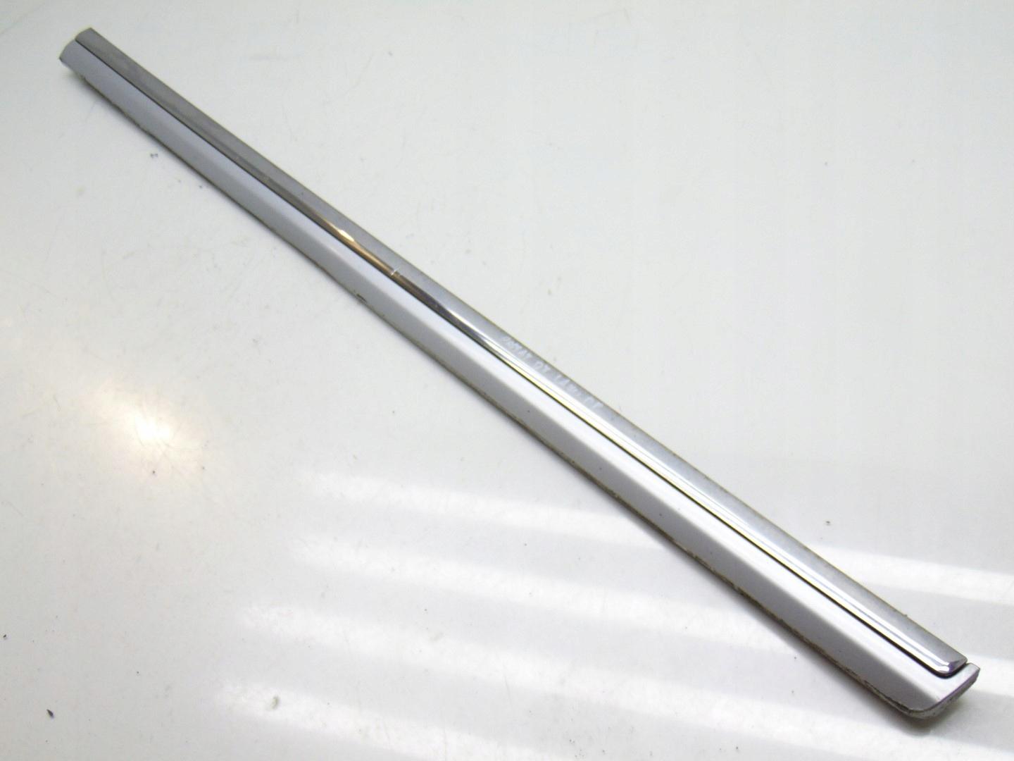 LA7W - Молдинг двері правий передній VW PASSAT B7 3AA854940A