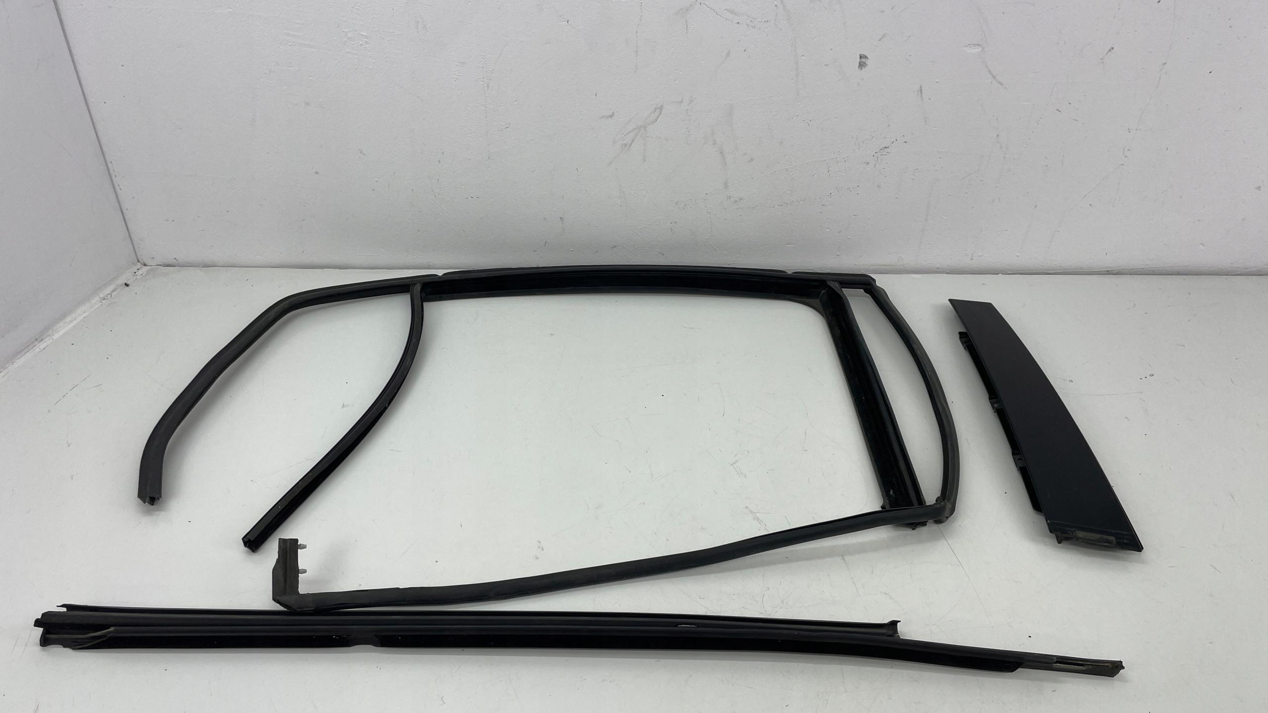 5G6839902B - ПРОКЛАДКА ДВЕРИ УПЛОТНЕНИЕ VW GOLF VI HB ЗАДНИЙ ПРАВЫЙ