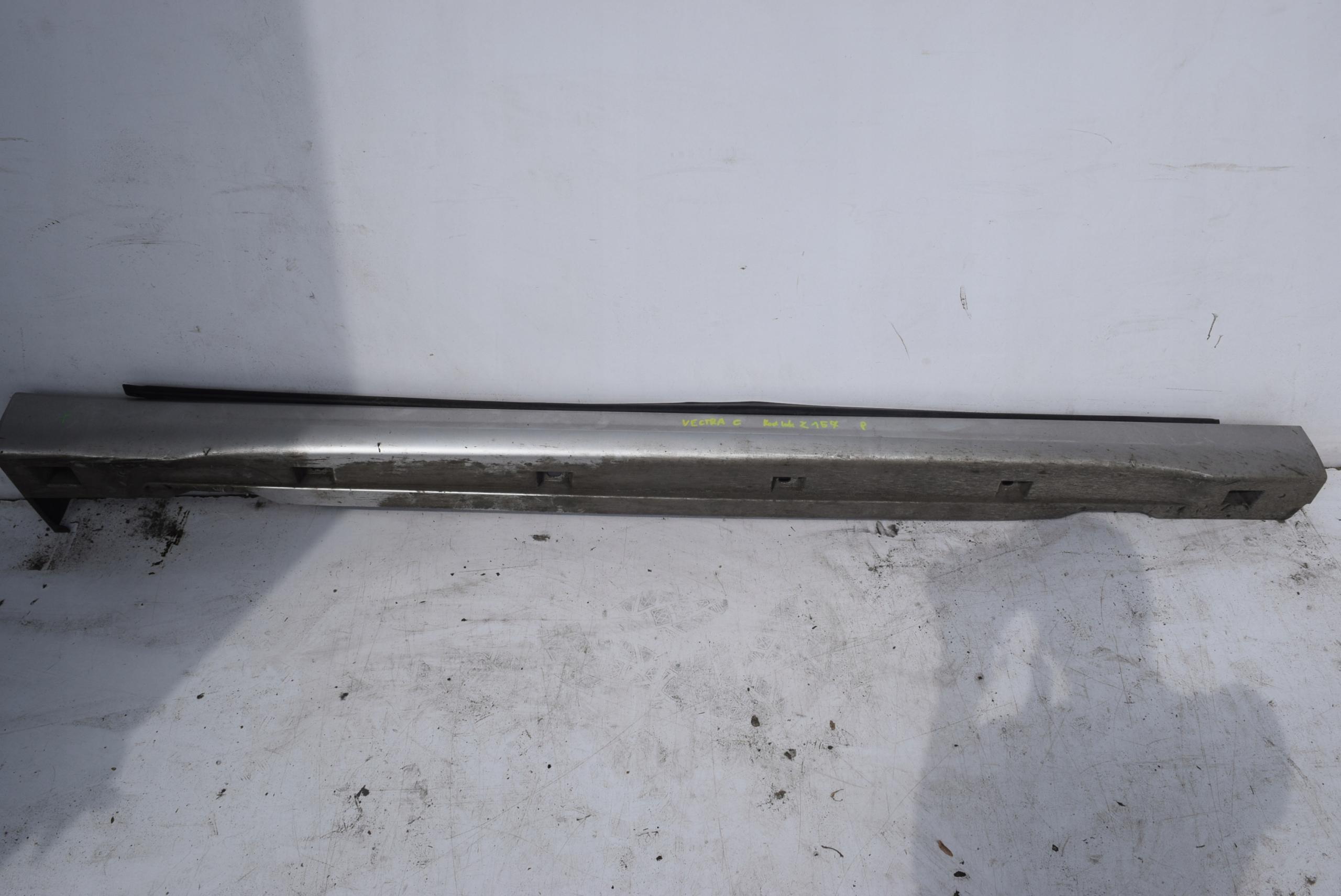 Накладка порога права Z157 OPEL Vectra C