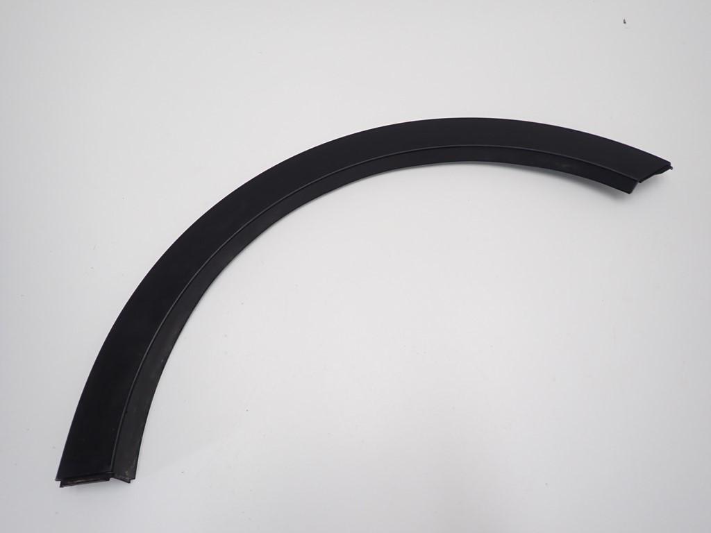 Накладка бризковика права передня для HYUNDAI i20 II