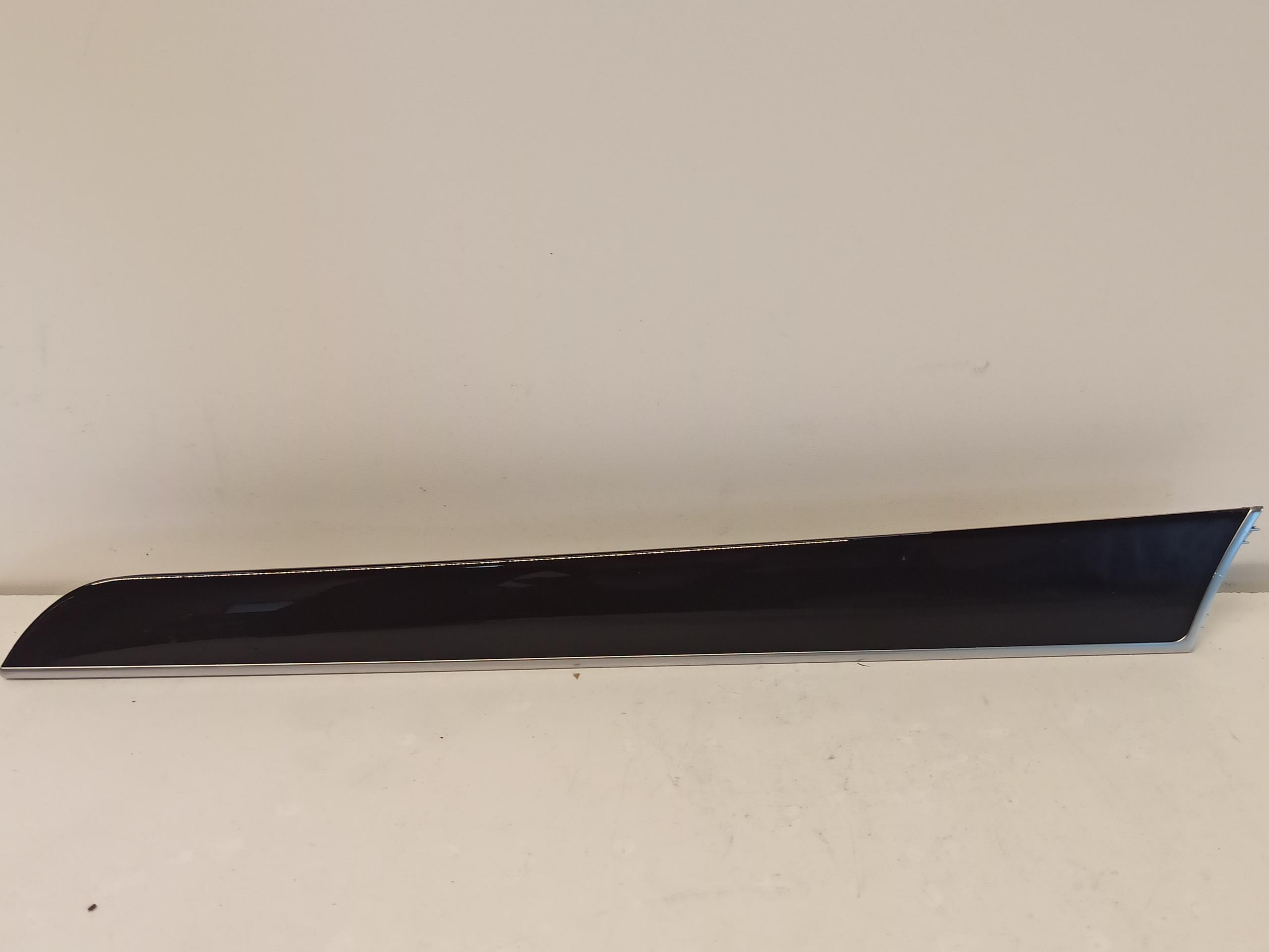 Декоративная накладка правая передняя AUDI A4 B8 8K0867410