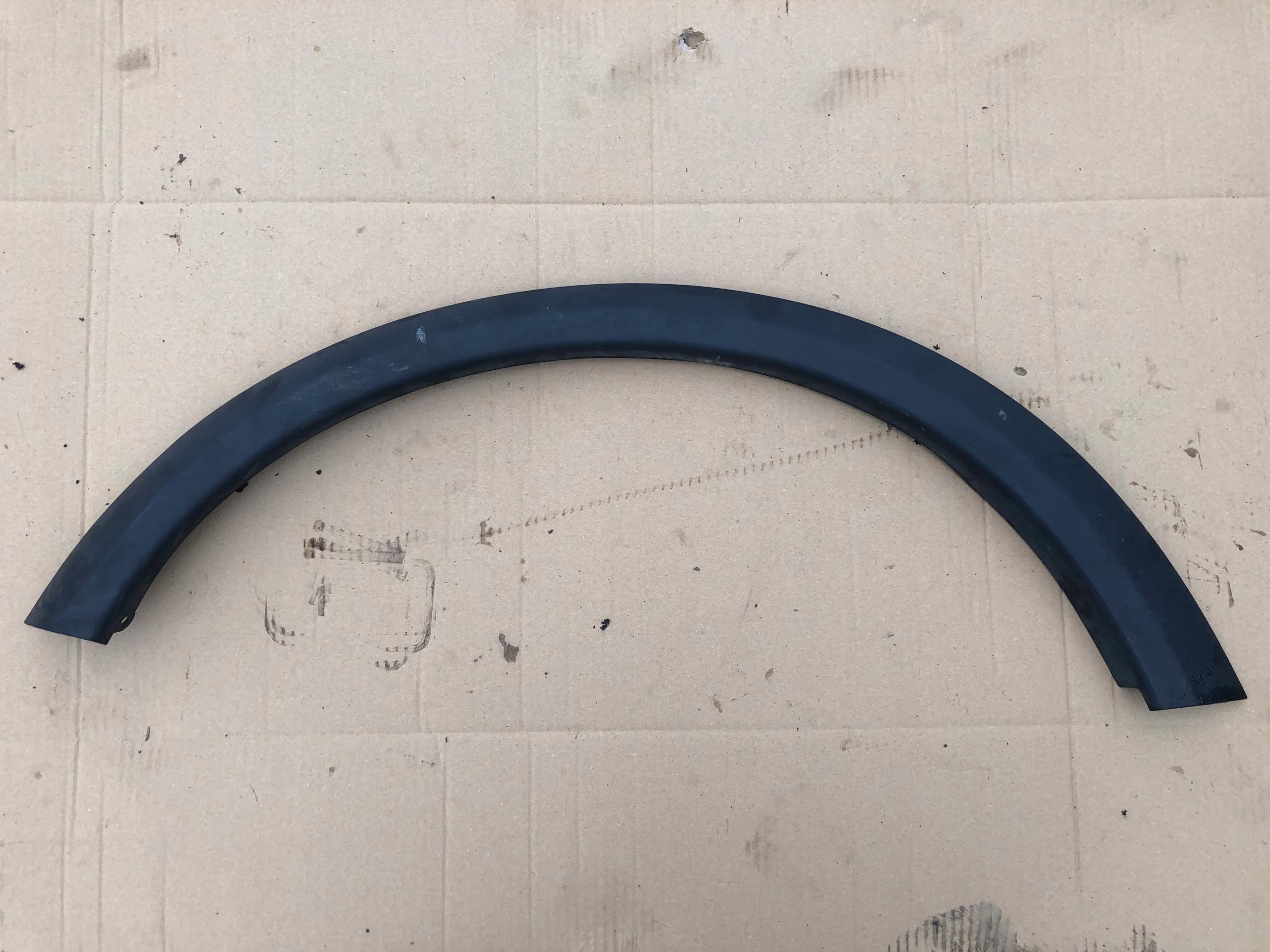 2006-2010 - Накладка заднього правого крила VOLVO C30 30744045