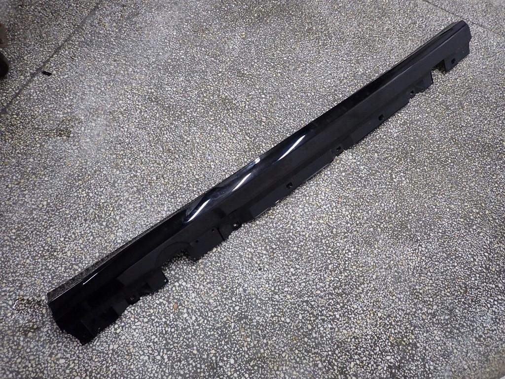 A1776904401 - Накладка порога порога правая W177 21R AMG