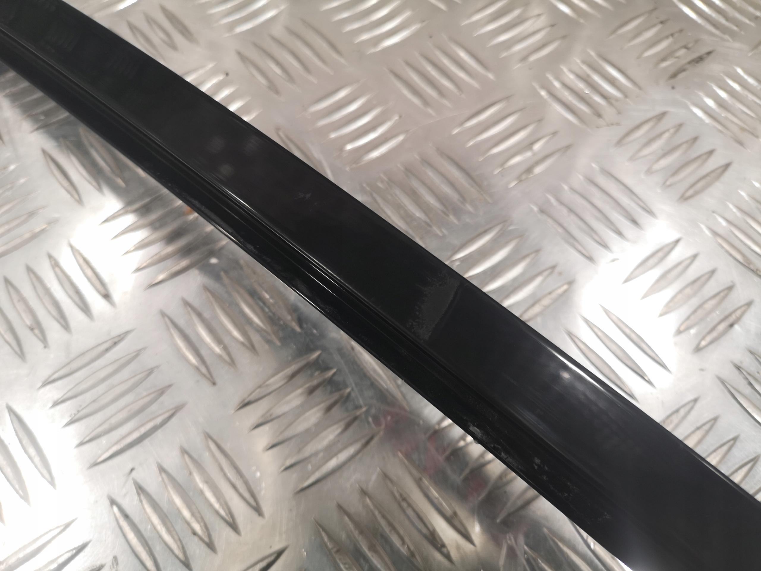 Молдинг стійки двері зд л BMW E71 глянець