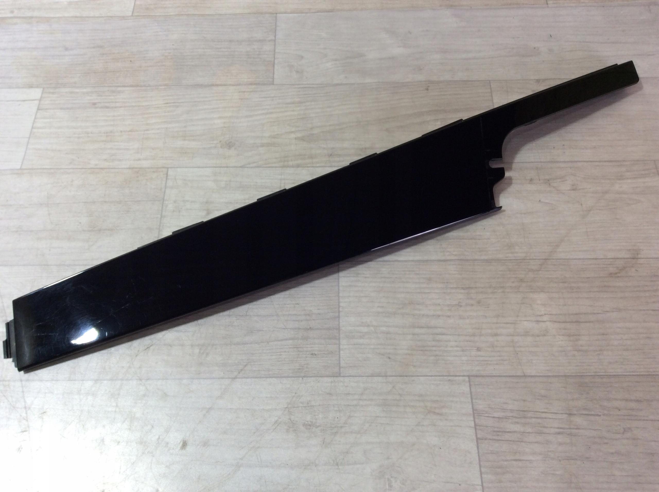 Накладка дверей передня права L494 DK62-20554-AD