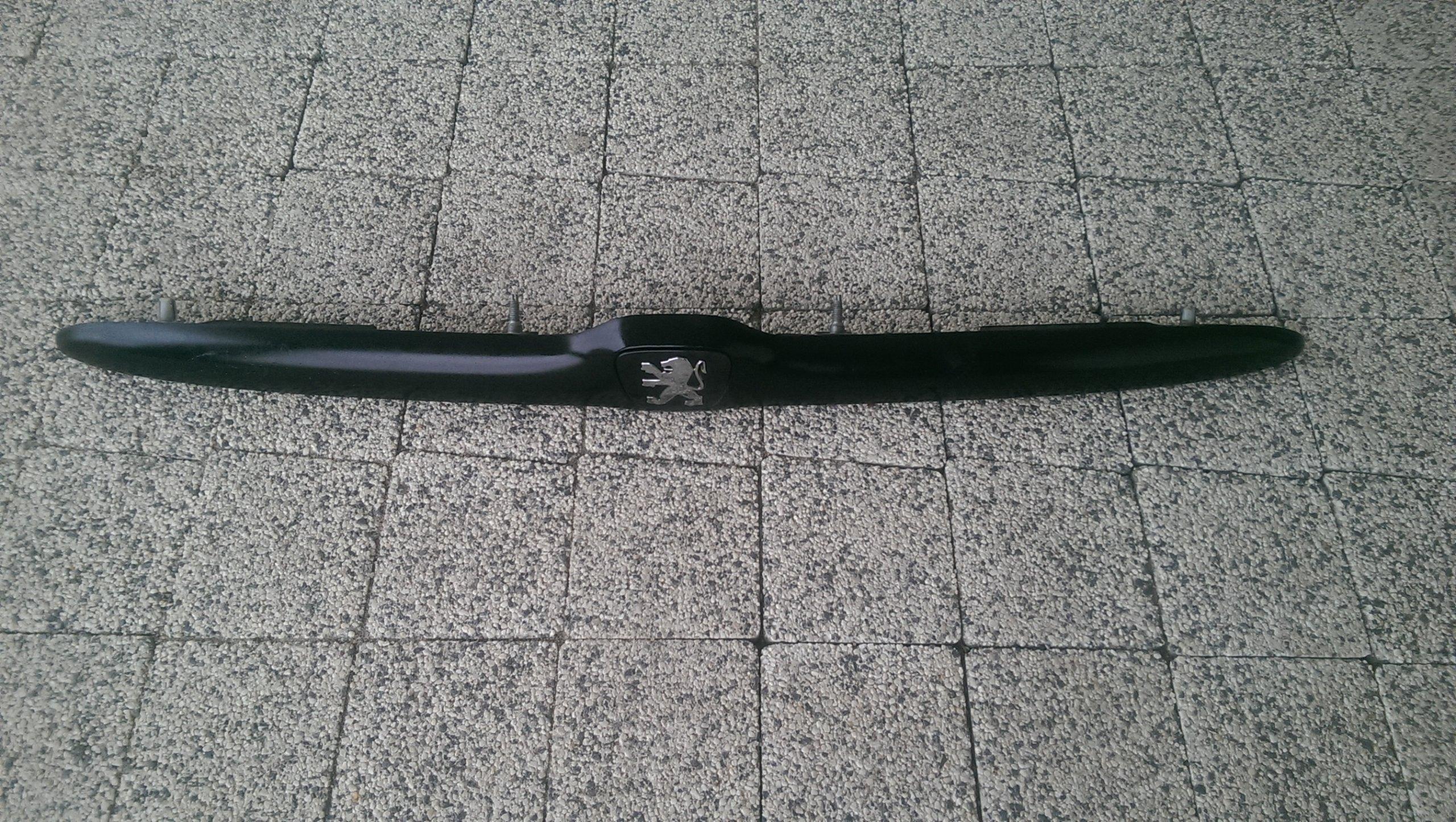 НАКЛАДКА ЗАДНІХ ДВЕРЕЙ НАД РЕЄСТРАЦІЄЮ-PEUGEOT 206