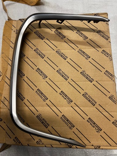 НАКЛАДКА БАМПЕРА ПЕРЕДНЯ ЛІВА TOYOTA COROLLA E21 19- 52126-02360