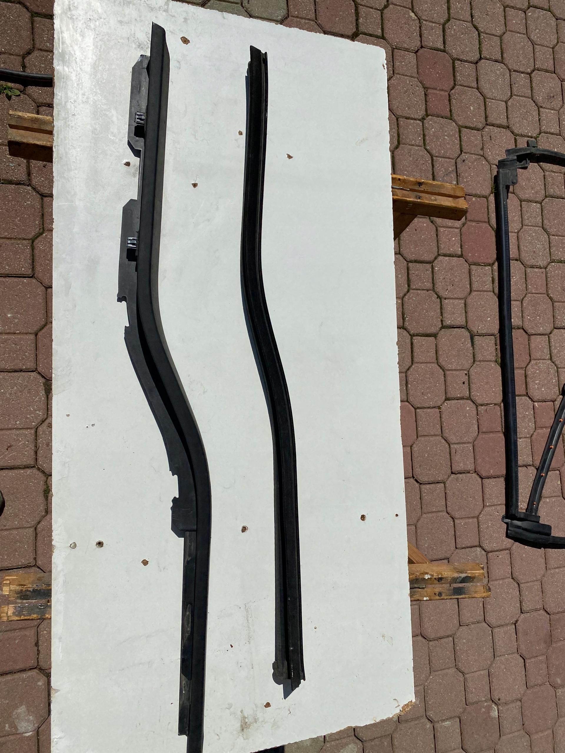 FL34-1521434 - Зовнішнє ущільнення вітрового скла FORD F150 2015+