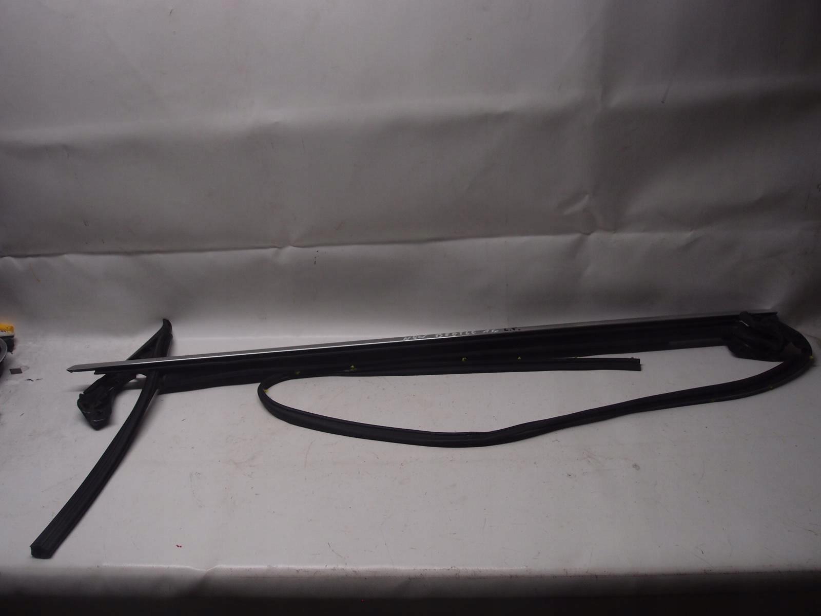 СКРЕБОК ЛІВИЙ NEW BEETLE 5C5837479