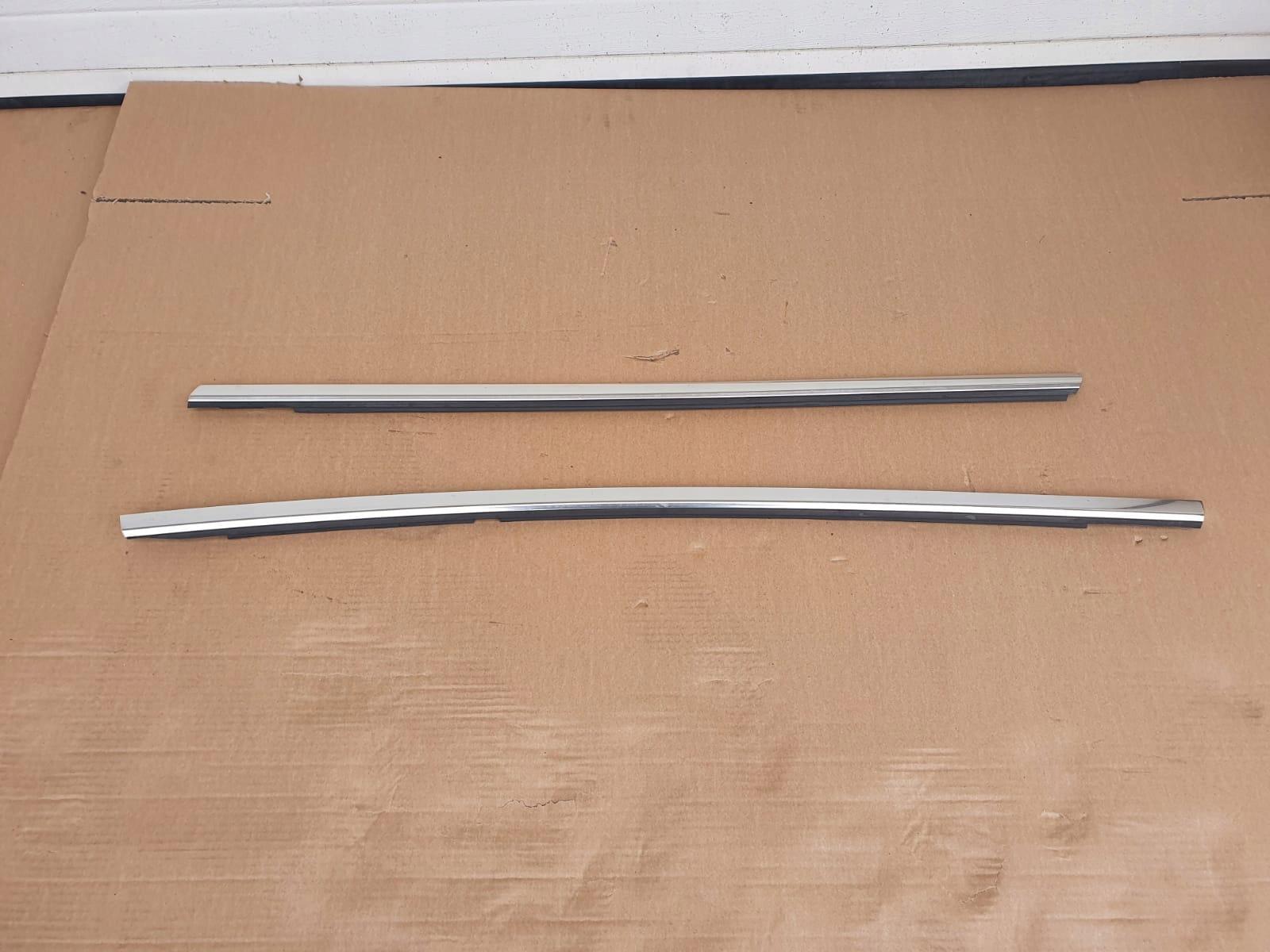 Обшивка дверей ліва MERCEDES GLA W156