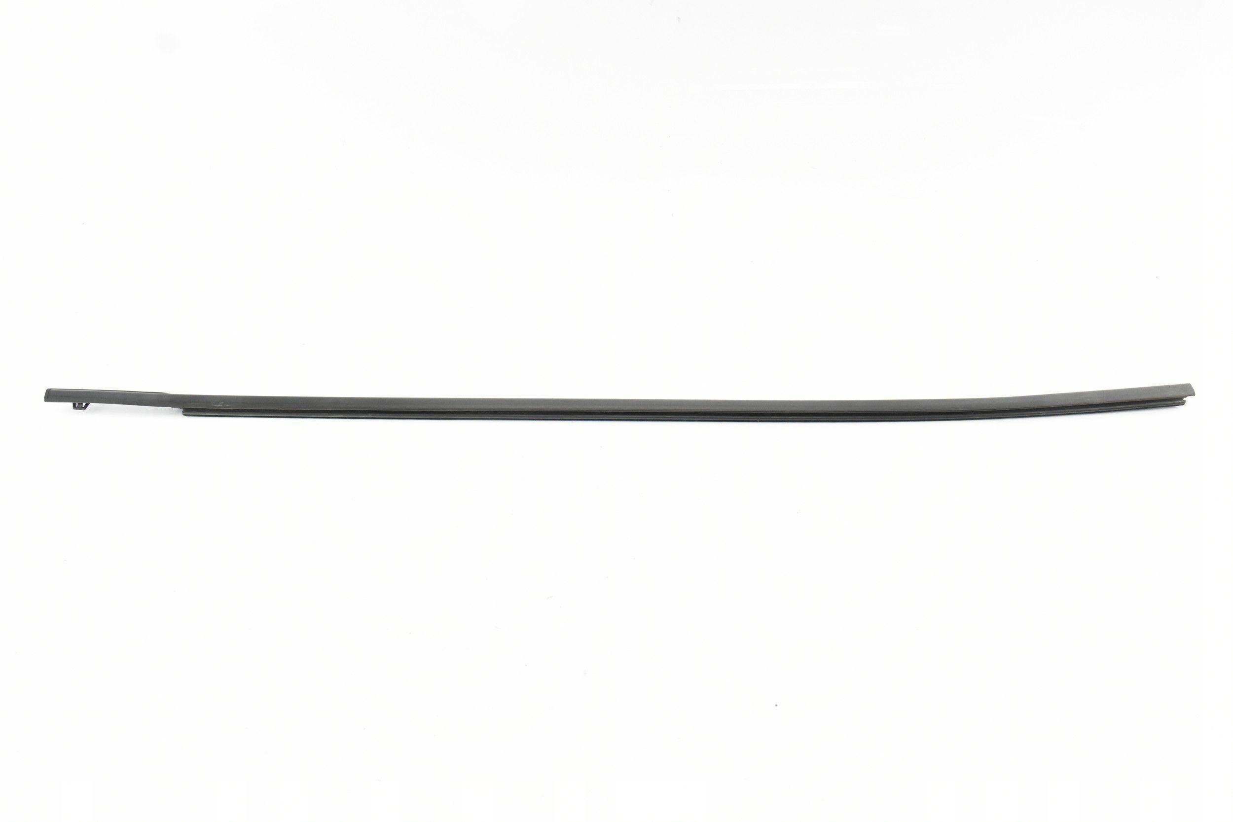 BRAK-DANYCH-92093541 - СКРЕБОК ДВЕРИ ПЕРЕДНИЙ ПРАВЫЙ BALENO II 15-