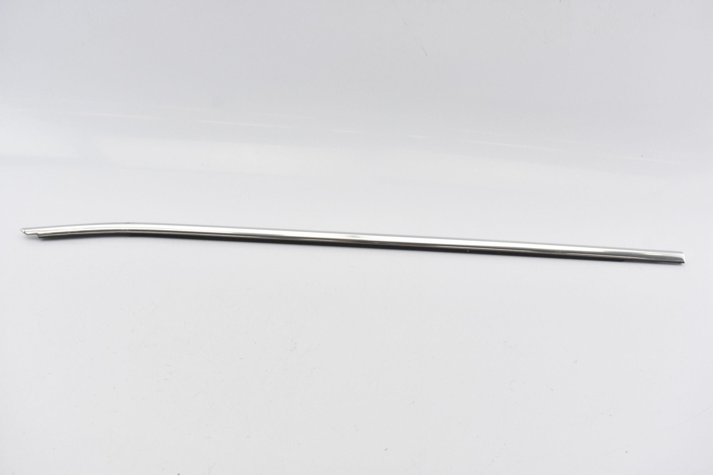 3V0837476C - ПЕРЕДНИЙ ПРАВЫЙ СКРЕБОК SKODA SUPERB III