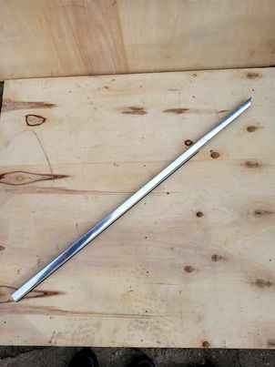 A2057203931 - НАКЛАДКА ВІКНА ПЕРЕДНЯ ЛІВА MERCEDES W205