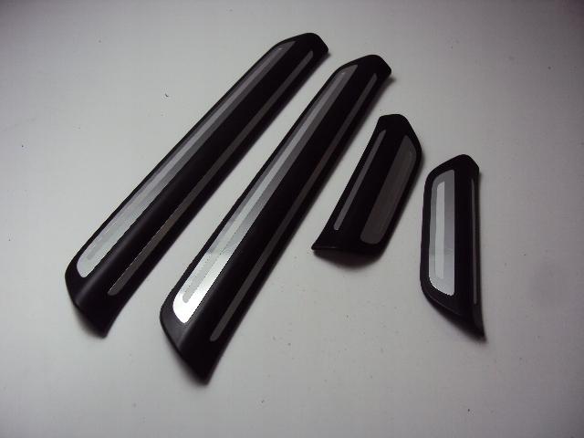 Накладки на пороги AUDI Q3 2011-