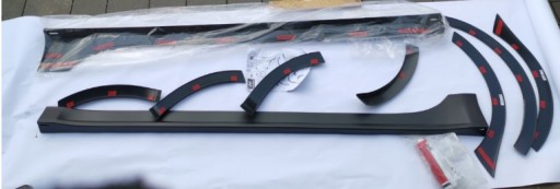 БОКОВЫЕ НАКЛАДКИ + на крыло HYUNDAI I20