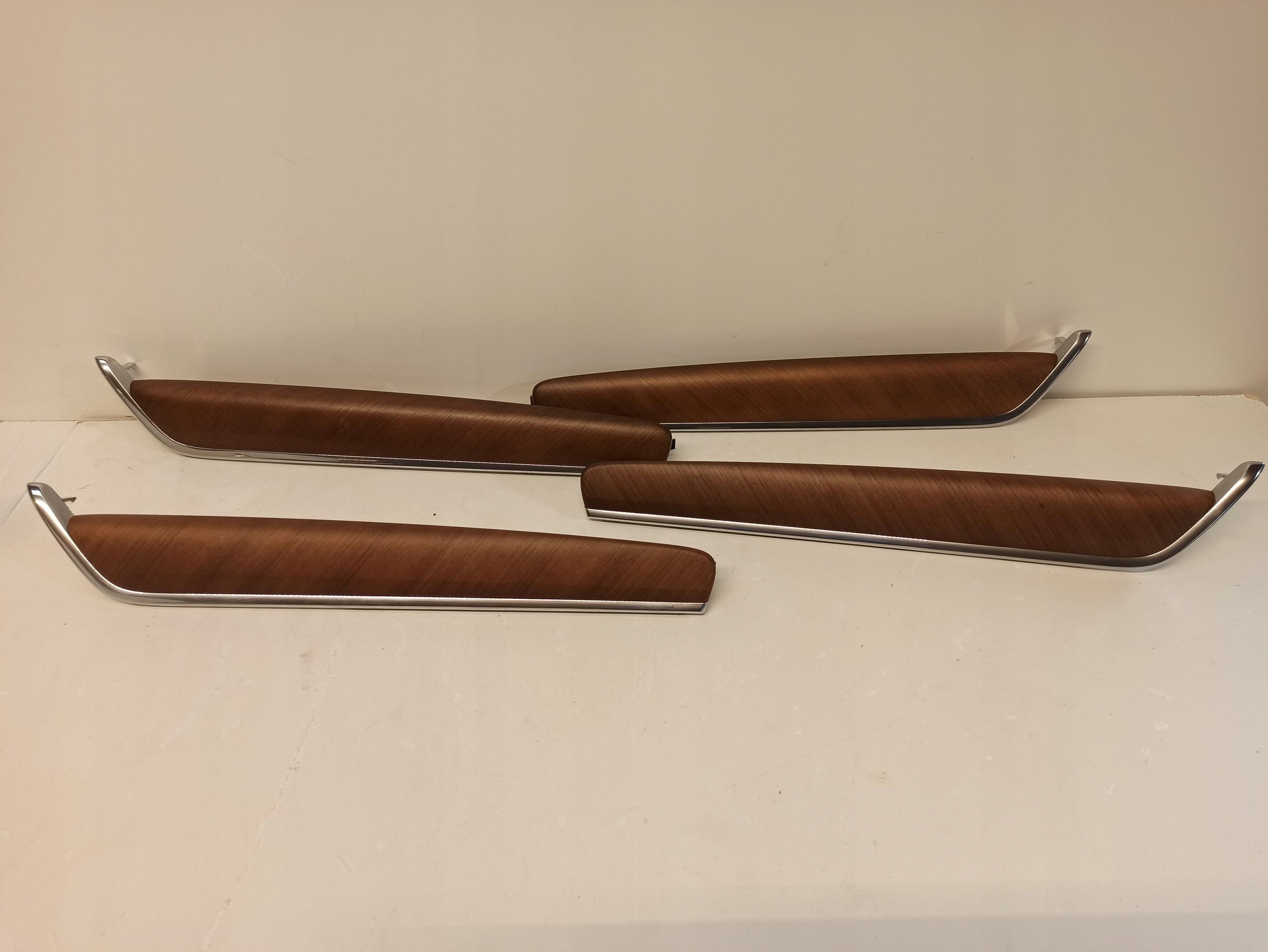 31490052 31490053 - Декоративные молдинги передней и задней двери VOLVO V90 в сборе