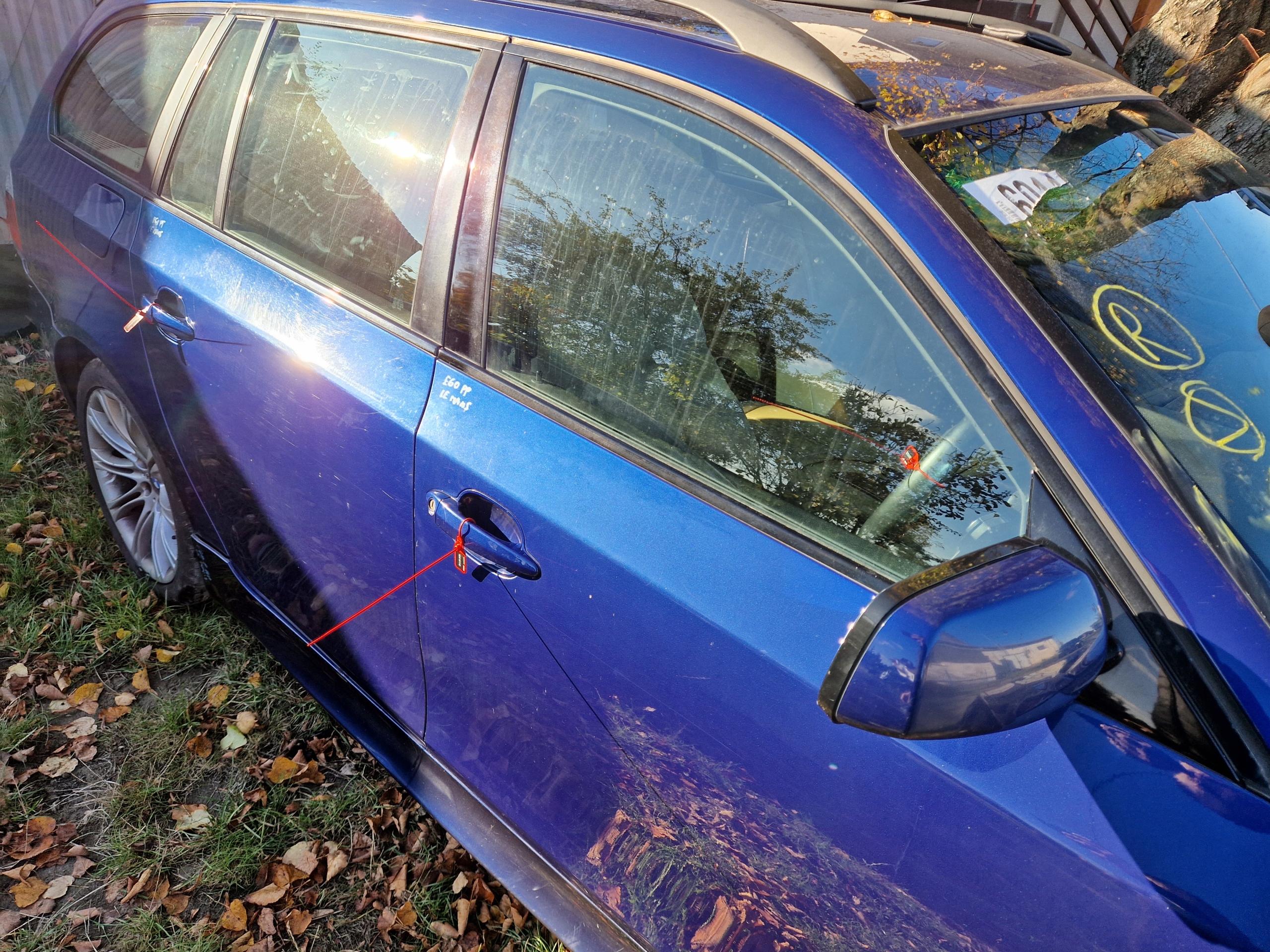 1360106 - Планки SHADOW LINE BMW E61 глянец в сборе