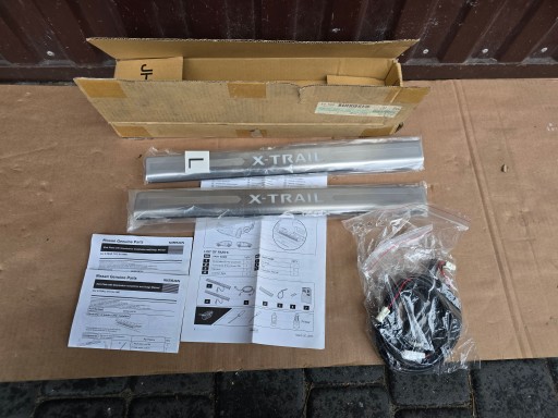 ОРИГИНАЛЬНЫЕ БОКОВЫЕ НАКЛАДКИ С ПОДСВЕТКОЙ НОВЫЙ NISSAN X-TRAIL T31 G6950-JH130