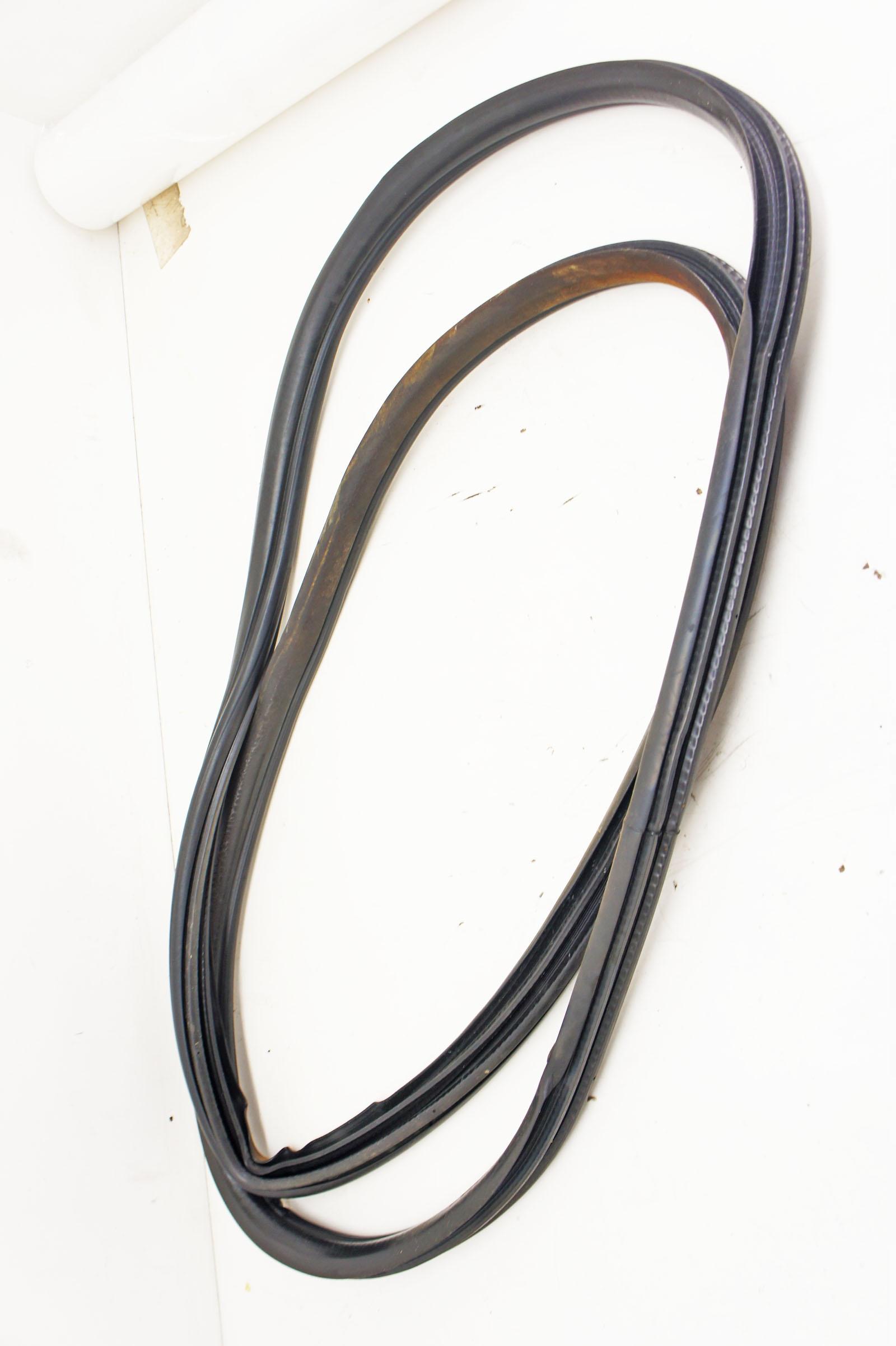 LU119 BMW X3 F25 ущільнювач двері передній лівий