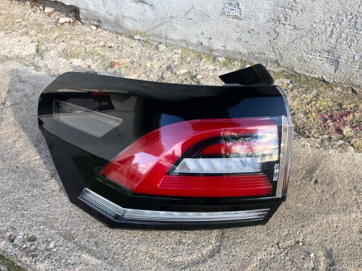 Левая задняя лампа