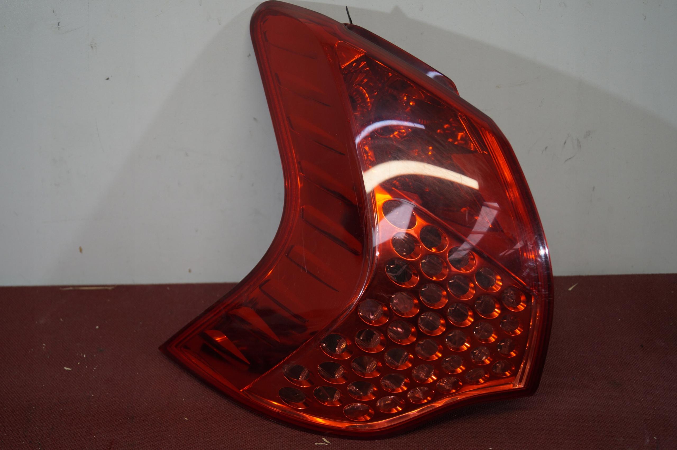 9683460880 - Левый задний фонарь в крыло Peugeot 3008 и 09-16R