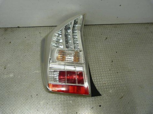 RZA8131 - Задний левый фонарь toyota prius xw30