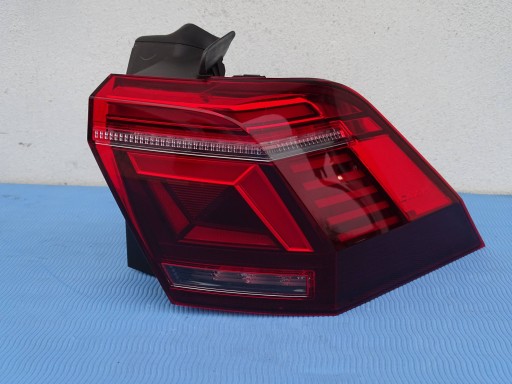 Iq фара задня vw tiguan права сторона дуже гарний стан!!! 5na945208j