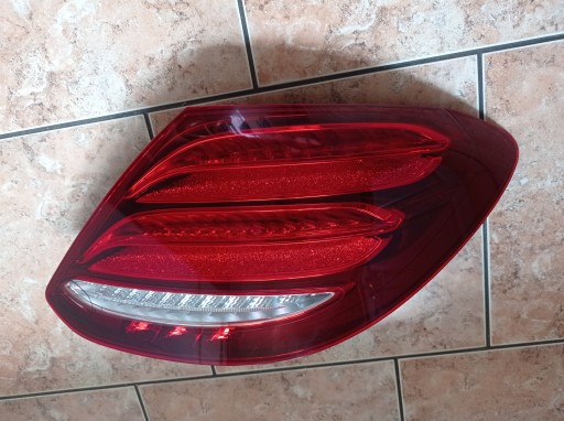 Светодиодная задняя лампа Mercedes 213 Лимузин 2139067800