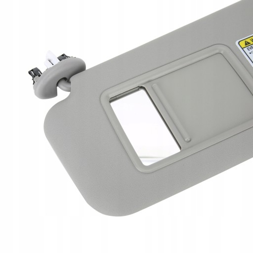 Левый солнцезащитный козырек со стороны водителя