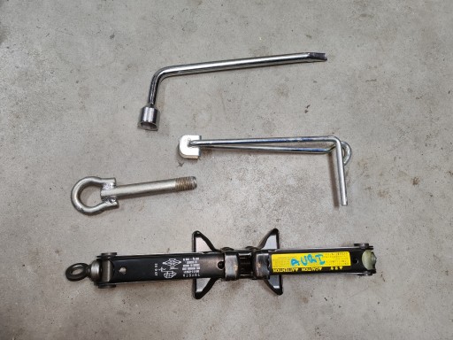 Домкрат, підйомник, ключ-люверс, оригінальний Toyota Auris I 07-12